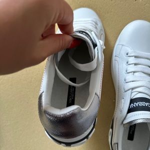 Comes with a box Ana authentic card